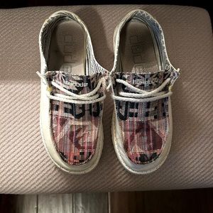 Hey dude shoes size 8